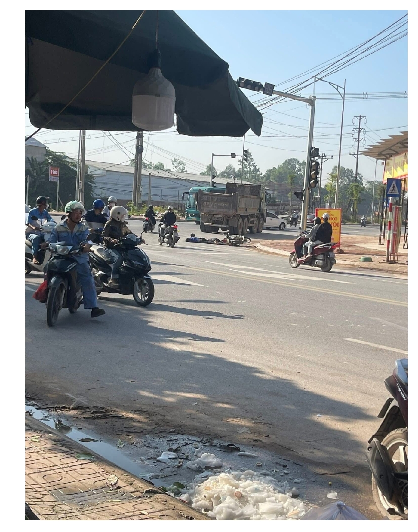 TNGT ở Cầu Kênh – Điềm Thuỵ  2vc thầy Giáo Hà cấp 3 PB đi viện về  Thầy hà dậy môn toán ở cấp 3 phú bình