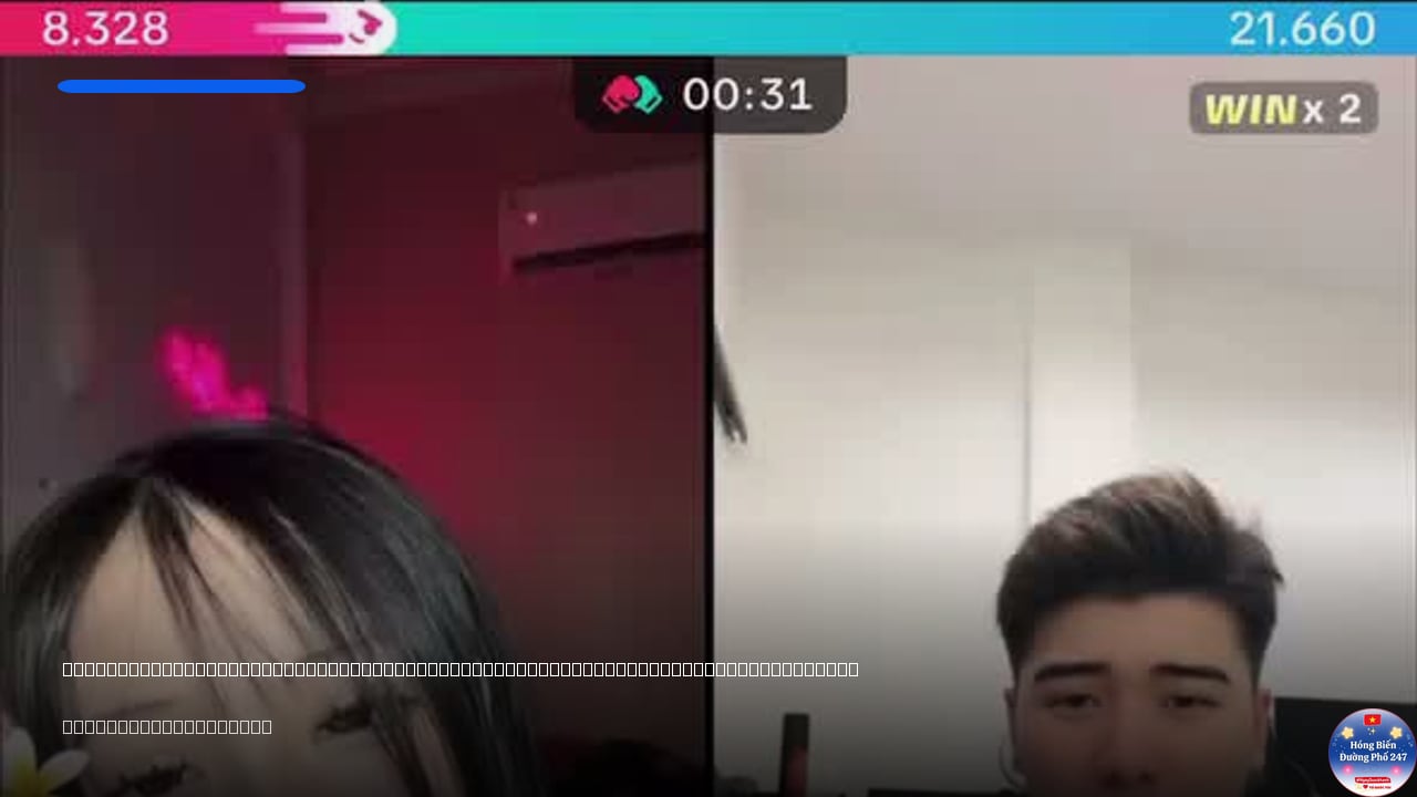 Dạo gần đây, netizen lại được một phen hú vía khi chứng kiến phiên livestream PK giữa một nữ TikToker và một nam tài khoản khác. Điều đáng nói là sau khi nhận kết quả thua cuộc, cô gái này đã thực hiện một hình phạt cực kỳ nguy hiểm có thể ảnh hưởng trực tiếp đến an toàn bản thân ngay trên sóng trực tiếp.  Dù biết PK là để giải trí và tương tác, nhưng việc mang những vật sắc nhọn ra để làm "hình phạt" thế này là hoàn toàn không thể chấp nhận được. MXH ngày càng có nhiều nội dung bất chấp để câu view, các bậc phụ huynh cần hết sức lưu ý khi cho con em mình theo dõi các phiên live thế này!